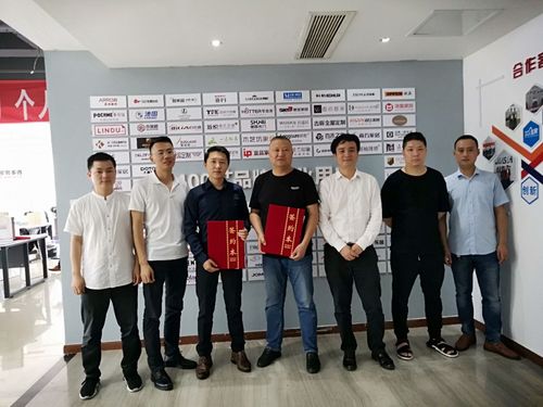 宏友木家具策划运营总监 刘刚表示:"选择三维家,希望通过与三维家合作